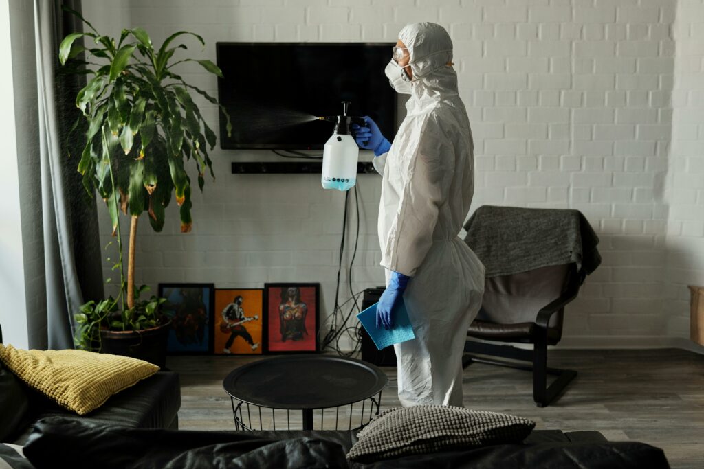 foto di azione di decontaminare muffe e spore - DAKSI Specialisti Esperti contro Muffe Umidità Pareti Fredde